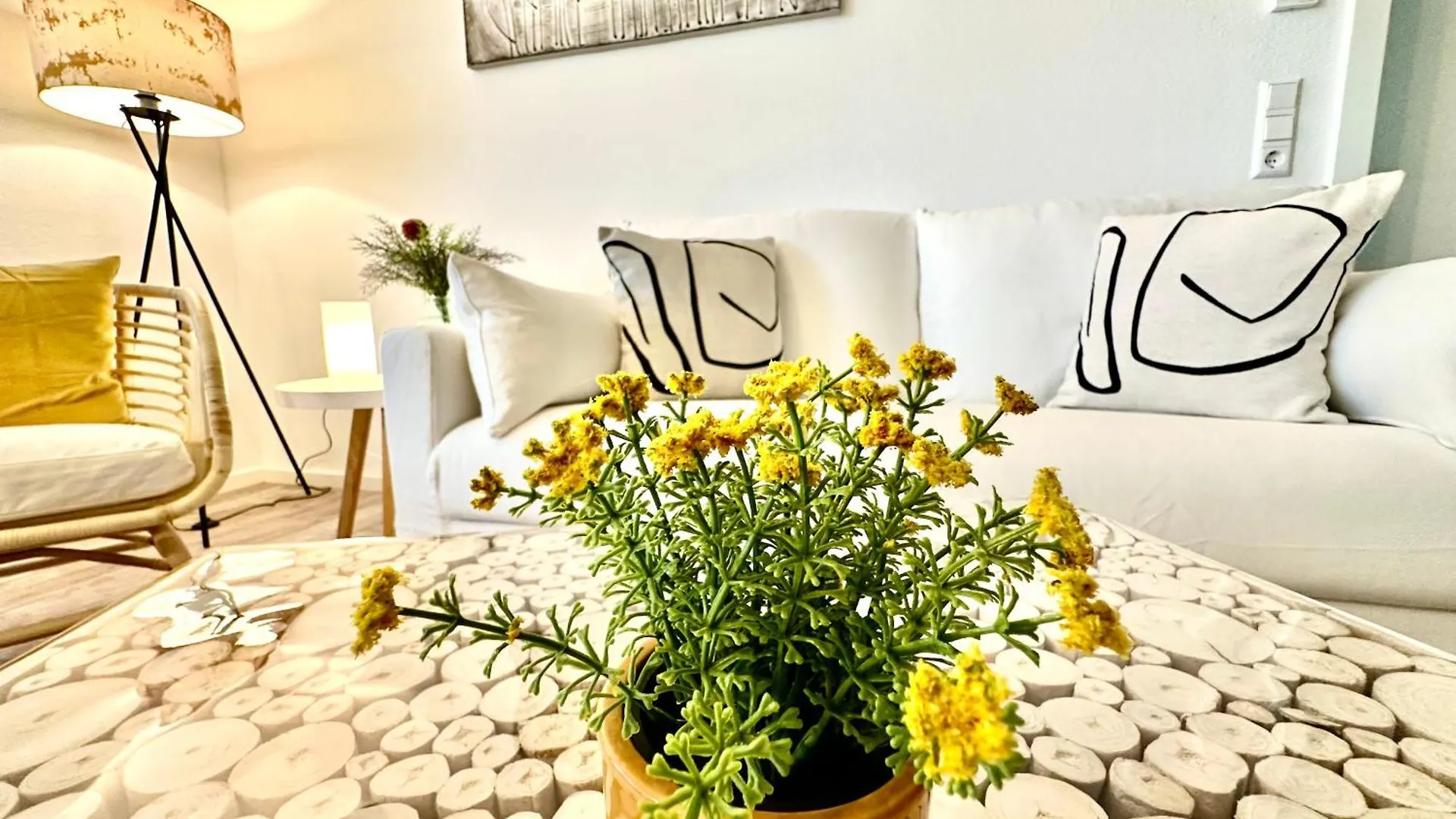 Apartment Auf Zwei Ebenen Mit Aussicht Ins Gruene Stuttgart