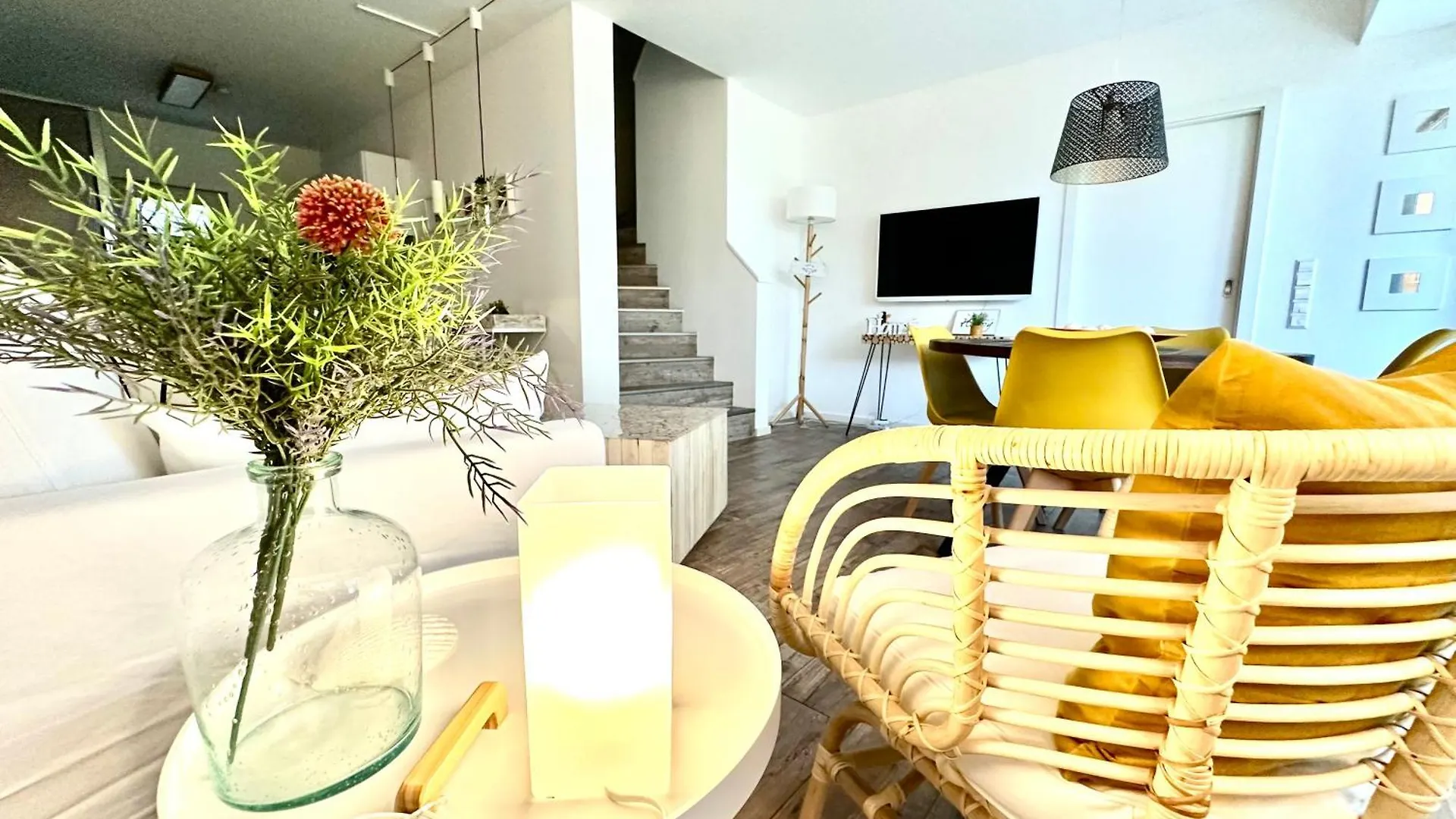 Apartment Auf Zwei Ebenen Mit Aussicht Ins Gruene Stuttgart Germany