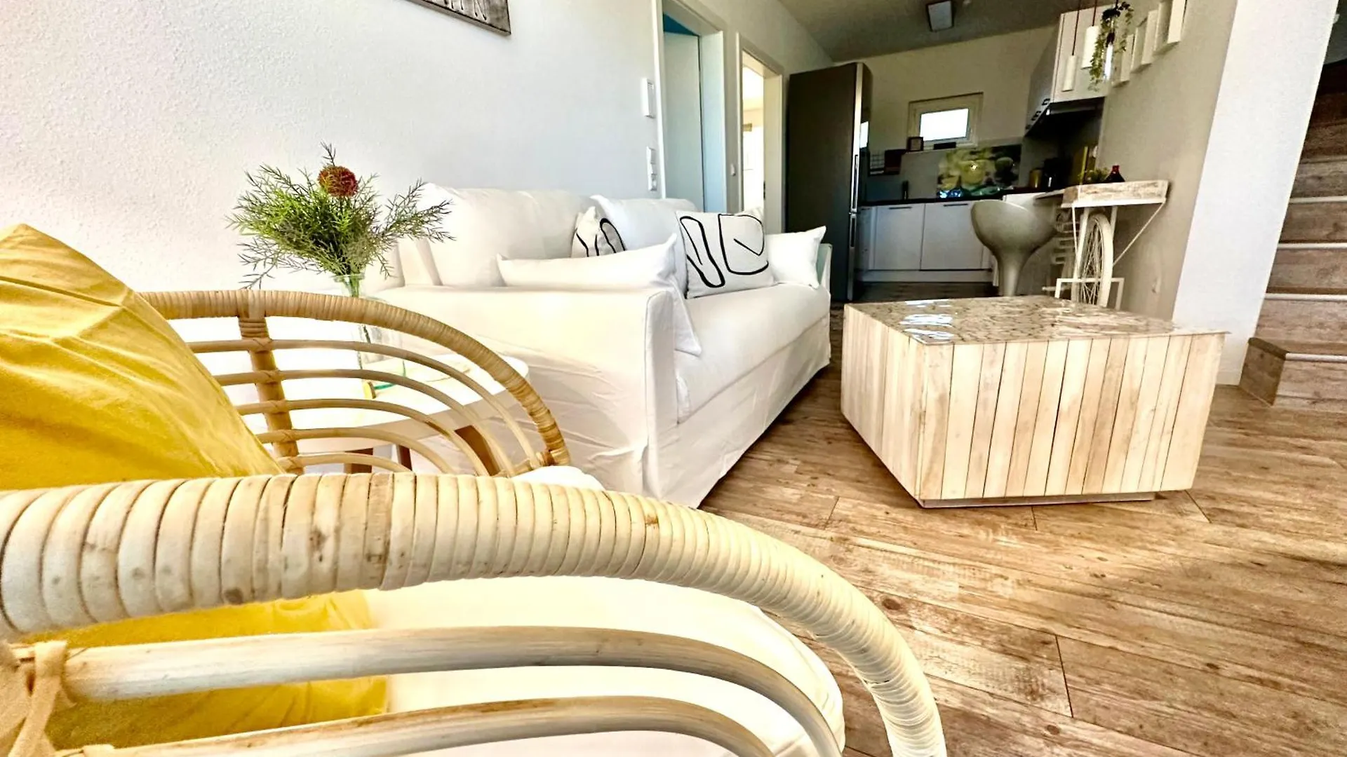 Apartment Auf Zwei Ebenen Mit Aussicht Ins Gruene Stuttgart