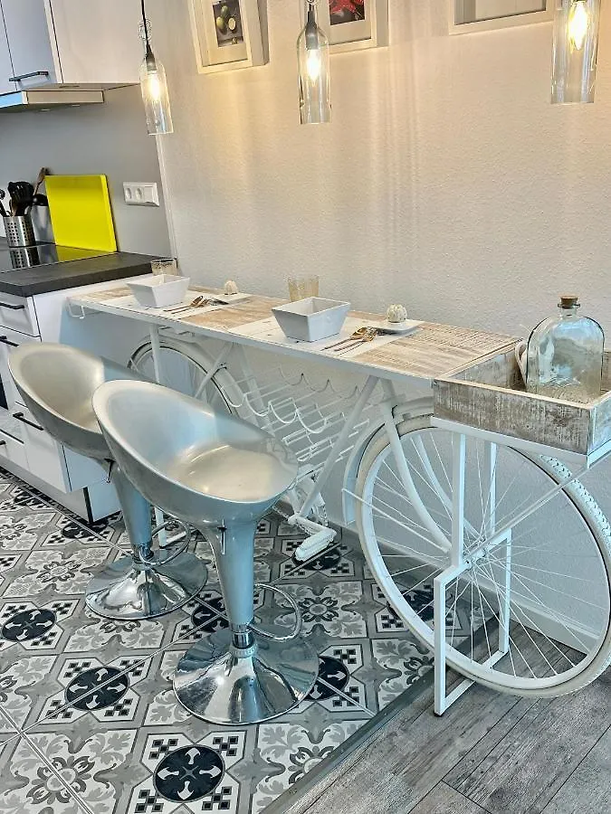 Apartment Auf Zwei Ebenen Mit Aussicht Ins Gruene Stuttgart