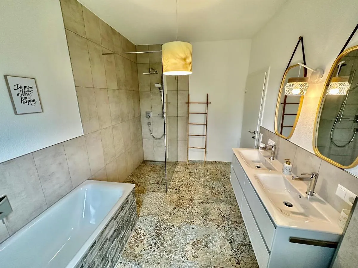 Apartment Auf Zwei Ebenen Mit Aussicht Ins Gruene Stuttgart Deutschland