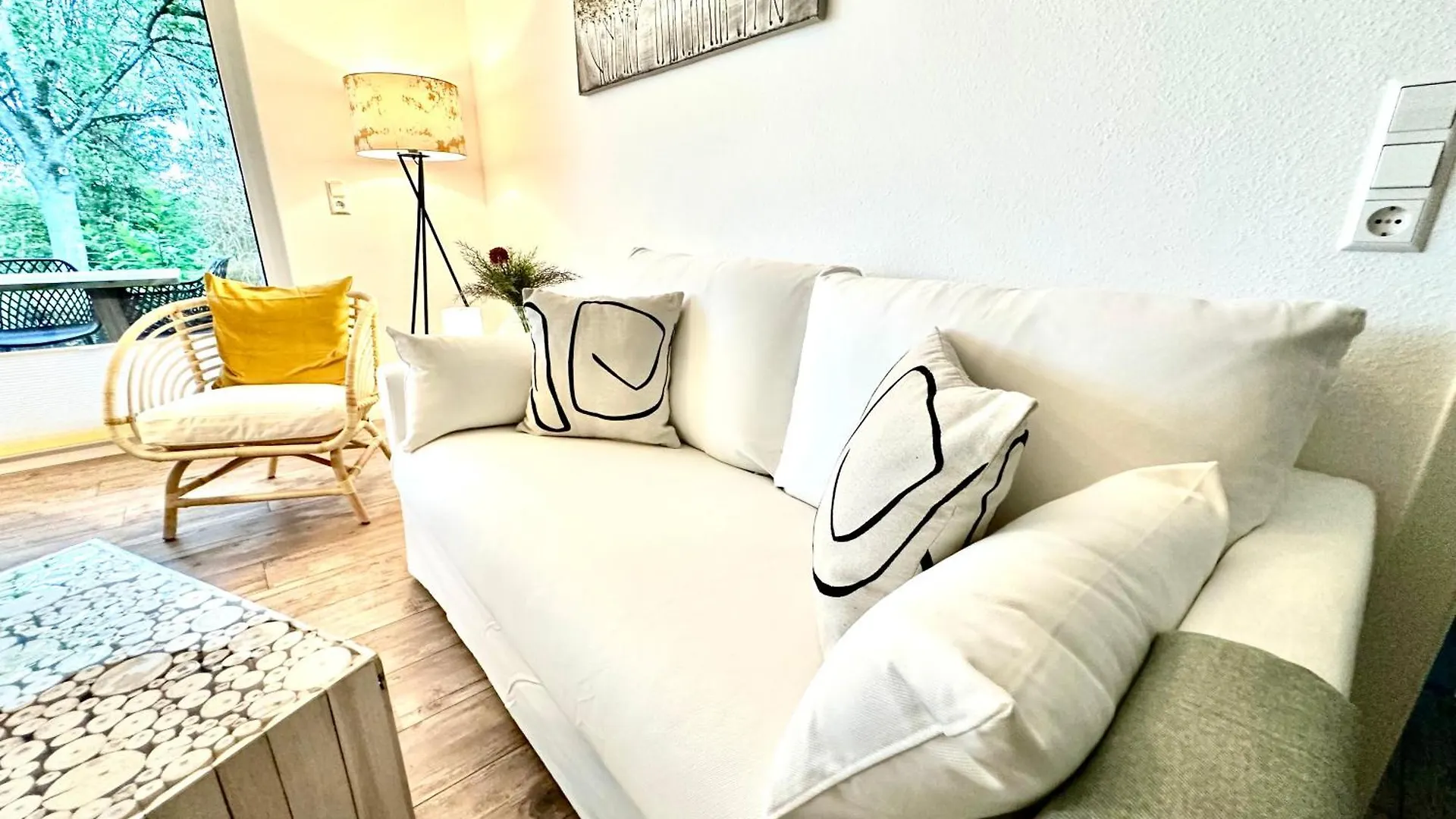 Apartment Auf Zwei Ebenen Mit Aussicht Ins Gruene Stuttgart